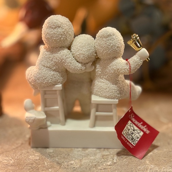 Department 56 Snowbabies 2001 “Sing A Song”. - Picture 4 of 10
